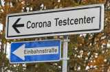 wiloka - Situation der Corona-Teststellen in Wiesbaden - 26.10.2020, Am Kallebad haengen schon Straßenschilder- Foto: René Vigneron / VRM Bild, 