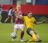 Fussball - Länderspiel Frauen - Deutschland vs. Australien - 10.04.2021, 
Leonie Maier (Germany/Arsenal Women FC), Emily Gielnik (Australia),

- Foto: Frank Heinen/rscp-photo


