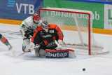 Goalie / Torwart Bastian Kucis (Lwen Frankfurt, Nr. 53) haelt alles auch den Angriff durch Riley Sheen (Bietigheim Steelers) wird aber abgerumt, Lwen Frankfurt gegen Bietigheim Steelers, DEL2, Eishockey, Playoff Viertelfinale, Spiel 4, Saison 2020/2021, 29.04.2021,- Foto: FRANK HEINEN © rscp-photo.net