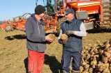 wiloka - Serie Landwirtschaft - Oktober - Zuckerrüben - 24.10.21
Landwirt Bernd Deul im Gespräch mit Volker Muth,

- Foto: René Vigneron / VRM Bild, 


