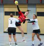 Handball - BOL FRAUEN - TV Idstein - HSG Hochheim/Wicker - 19.11.22,
Julia Pakula (Hochheim), Anja Schreiber (TVI), Natalie Gölzer (Hochheim),

- Foto: Paul Kufahl/rscp-photo
