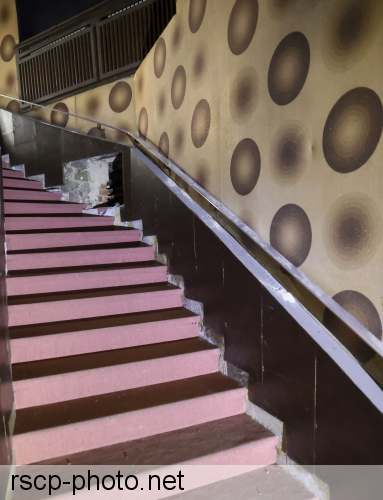 wiloka - Sachstand Walhalla - Zwischennutzung - 09.04.2020, 
Treppe hinuter zum ehemaligen WALHALLA BAMBI KINO,

- Foto: René Vigneron, 


